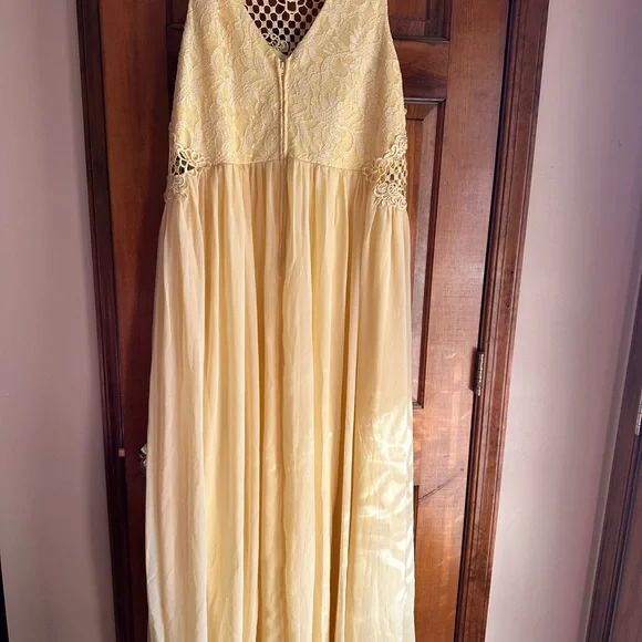 City Triangle size 21 yellow formal long dress - Picture 3 of 5